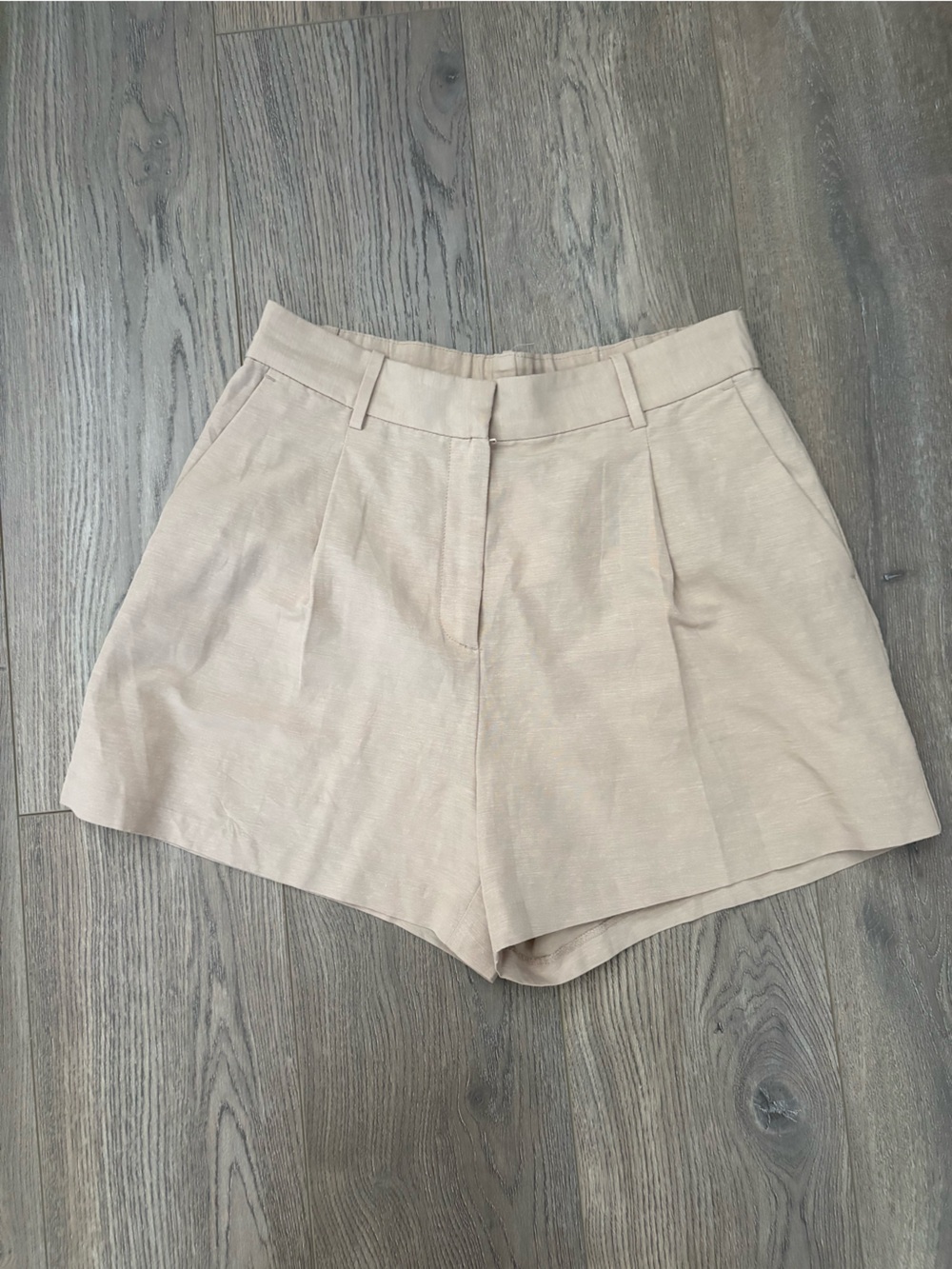 H&M Tailored High-Waist Cream Shorts
